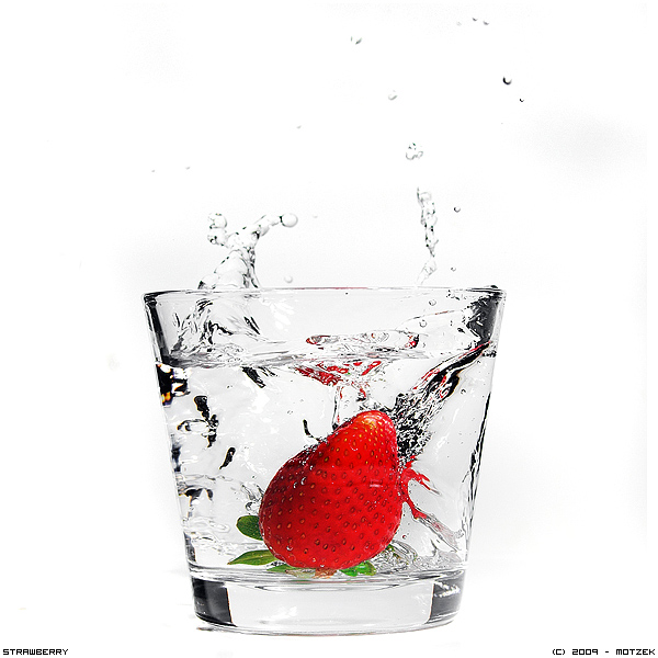 strawberry Foto von Erdbeere fällt in Wasser Splash Spriter