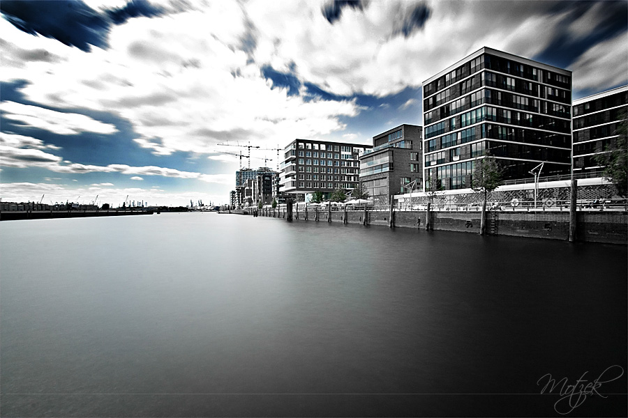 Hamburg 1000x Foto von Hamburg Hafencity Graufilter Belichtung