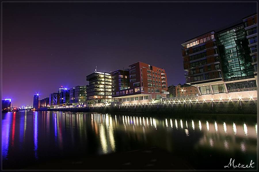Hafencity Foto von Hamburg Hafencity Nacht Diagonal Häuser Lofts