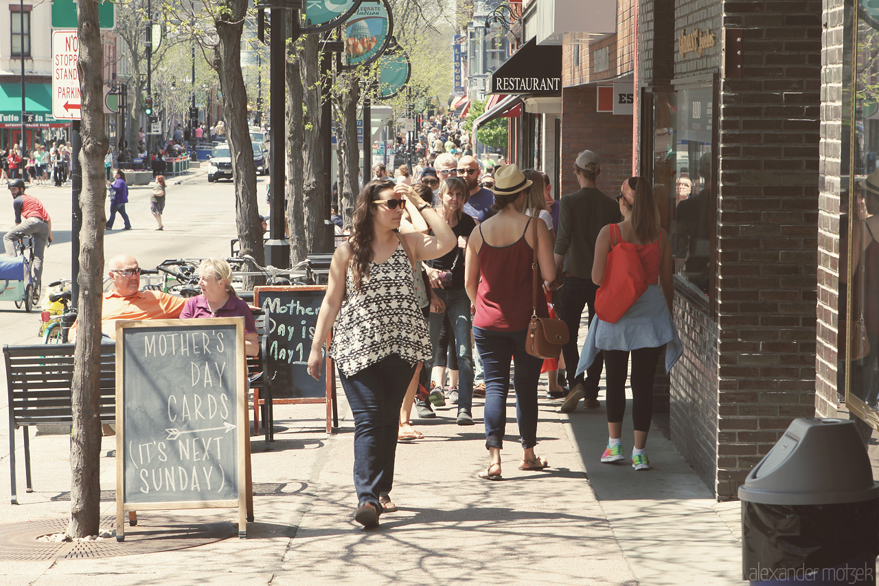Madison Foto von Strasse in Madison mit Fussgaengern
