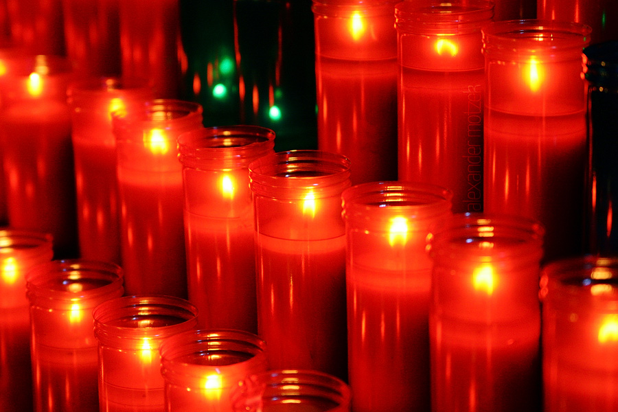 Foto von Montserrat Kerzen Andacht Kirche