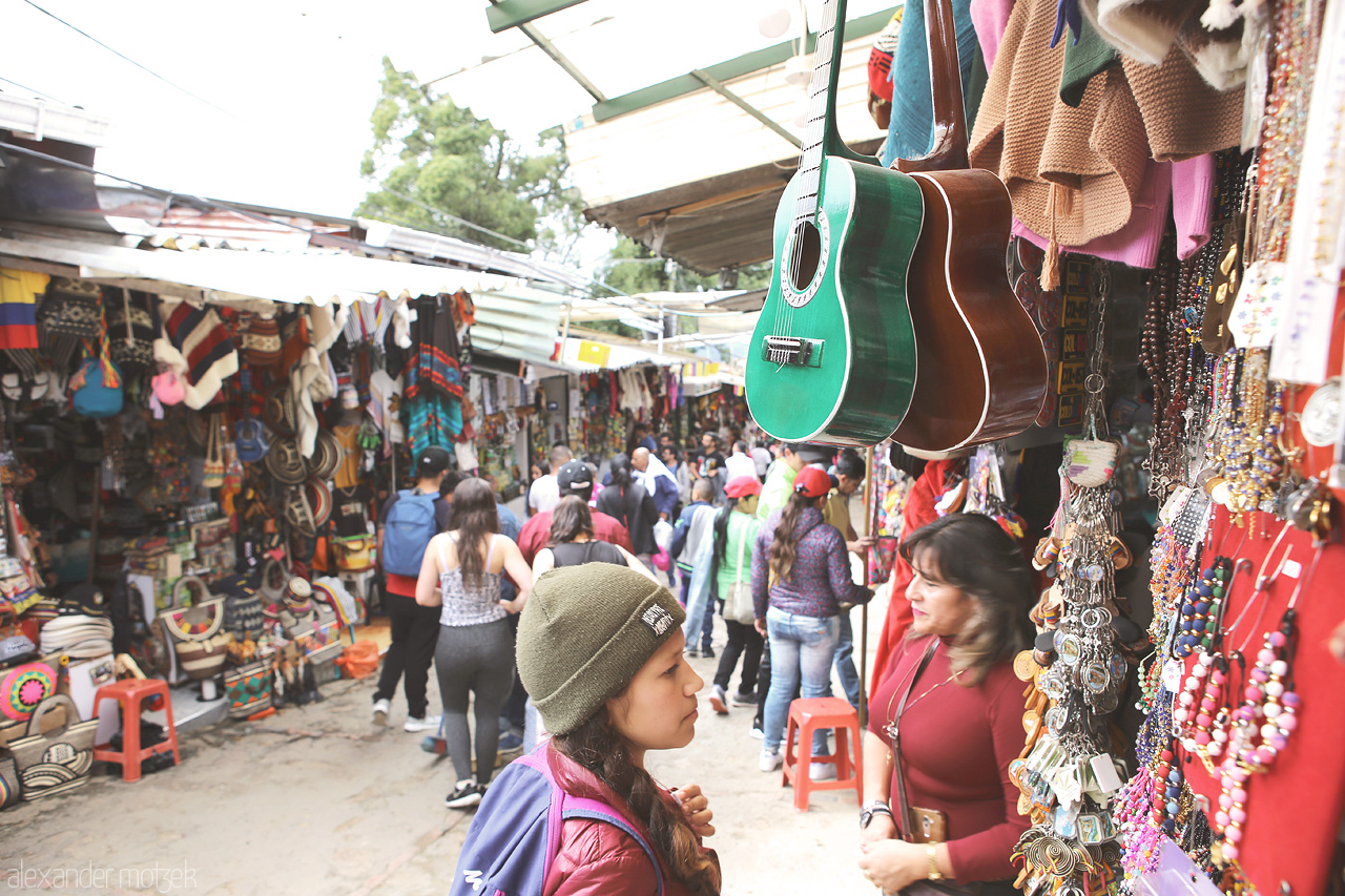 Foto von Gitarre auf Basar in Bogota