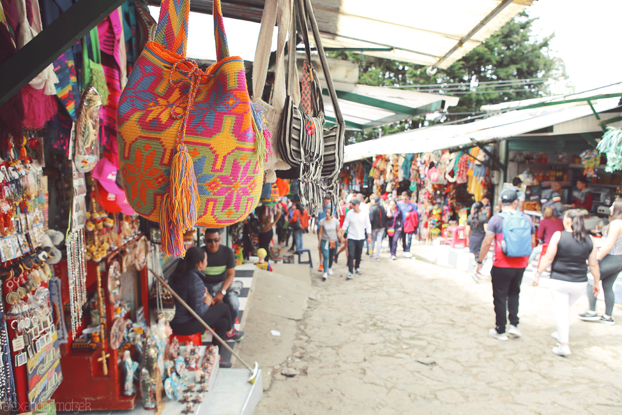 Foto von Inka Strickereien auf Markt in Bogota