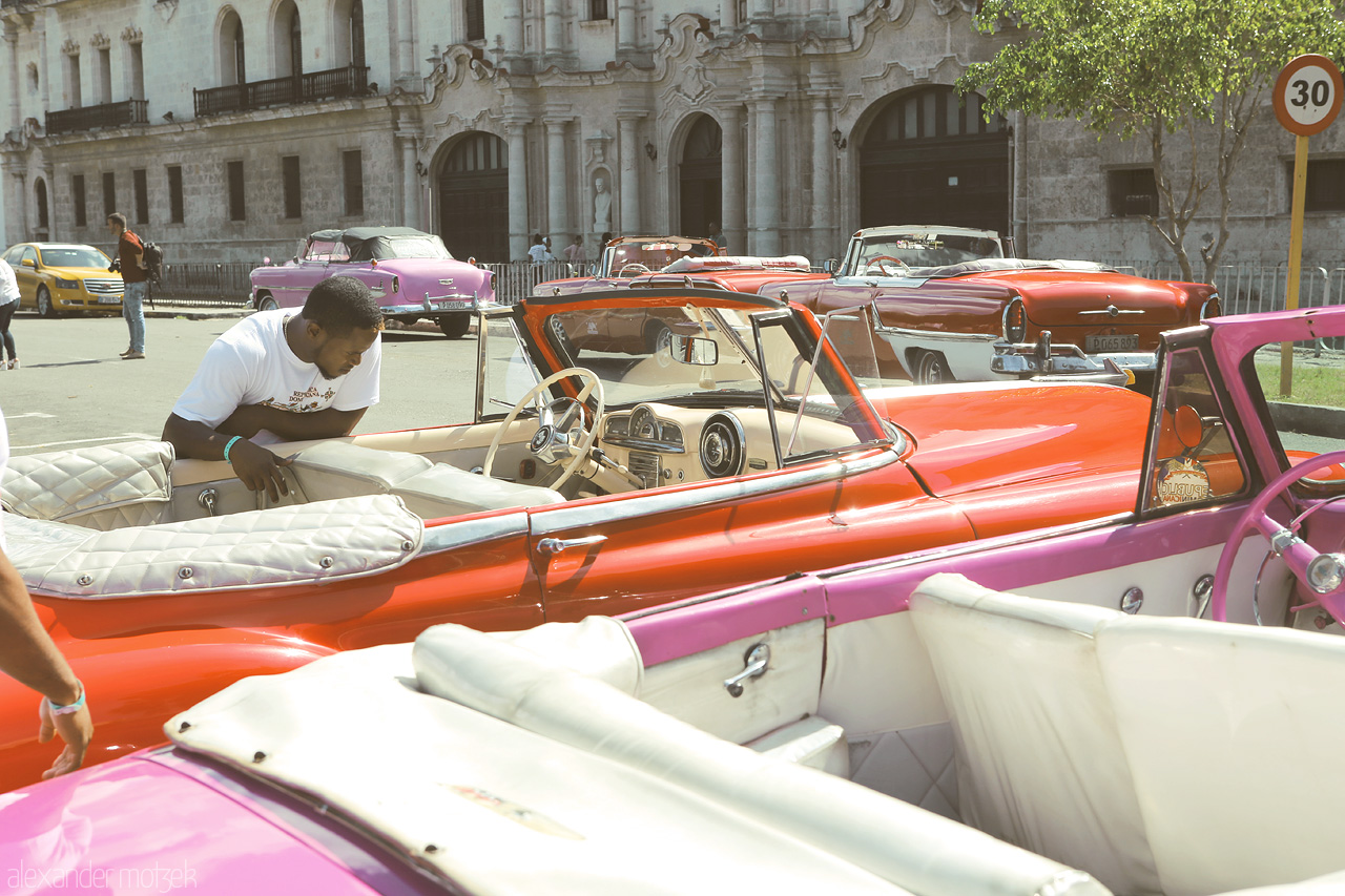 Foto von Oldtimer auf den Straßen Havanas