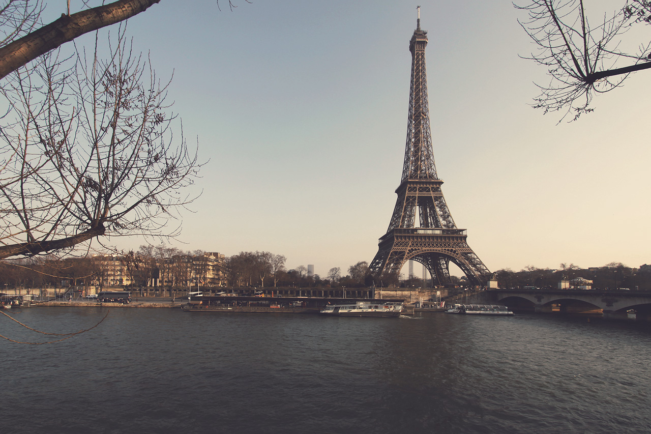 Foto von Paris Eiffelturm Seine Wasser Weitwinkel