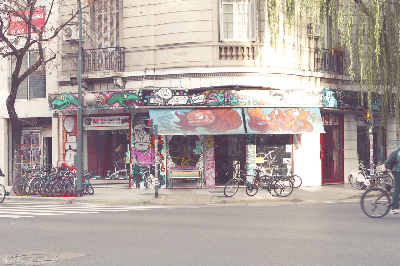 Foto von Exploring Buenos Aires through colorful street art and bustling bike shops. A vibrant corner full of life and culture.