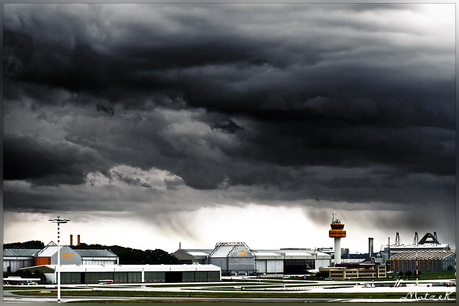 Foto von Flughafen Bewölkt Unwetter