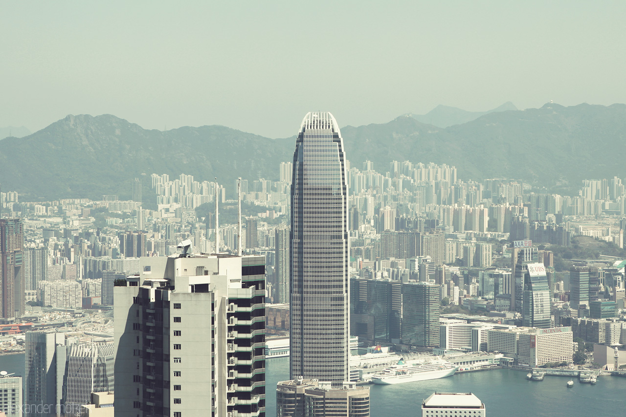 Foto von Blick auf den ICC Tower in Kowloon