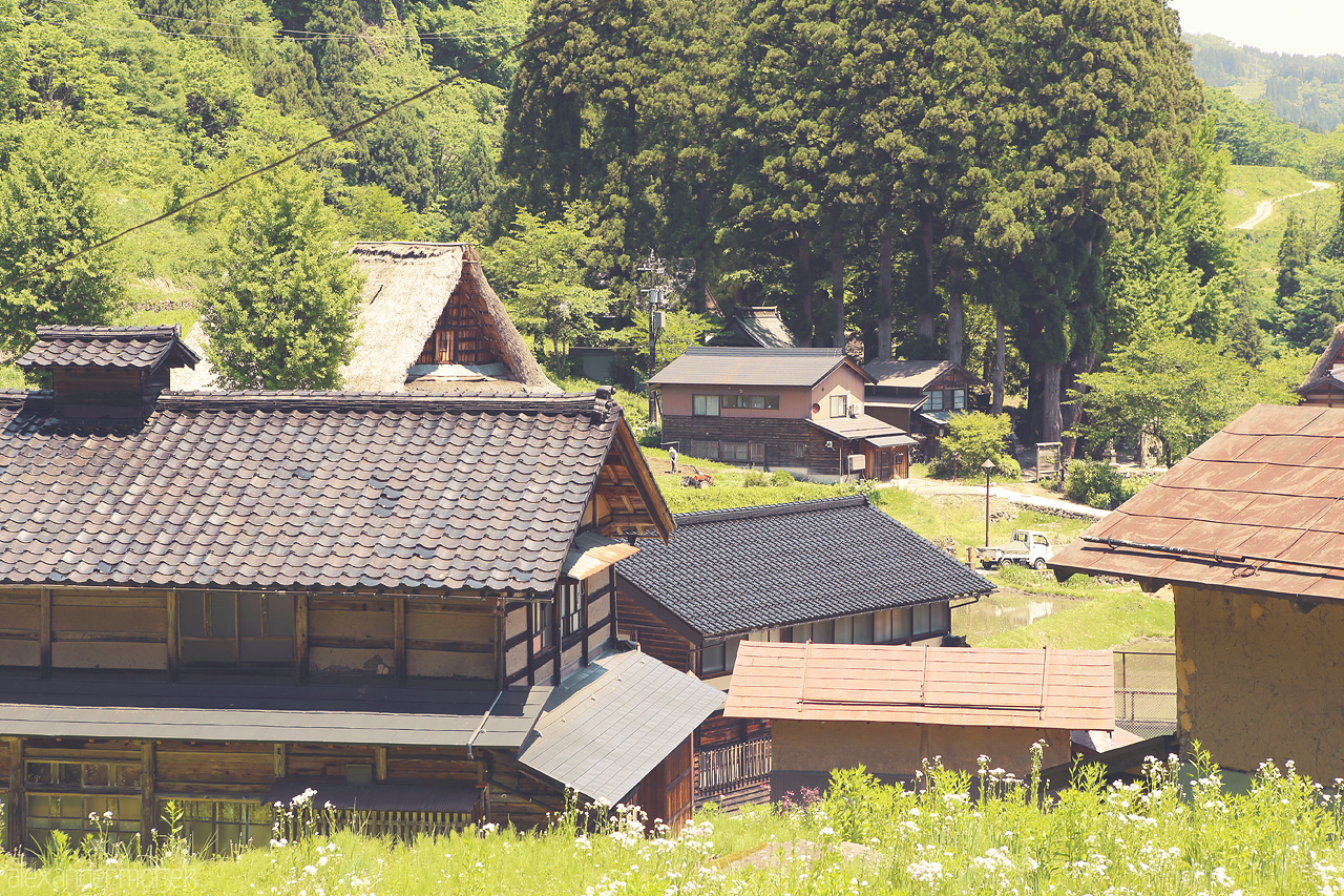 Foto von Dorf mit traditionellen Häusern in Japan