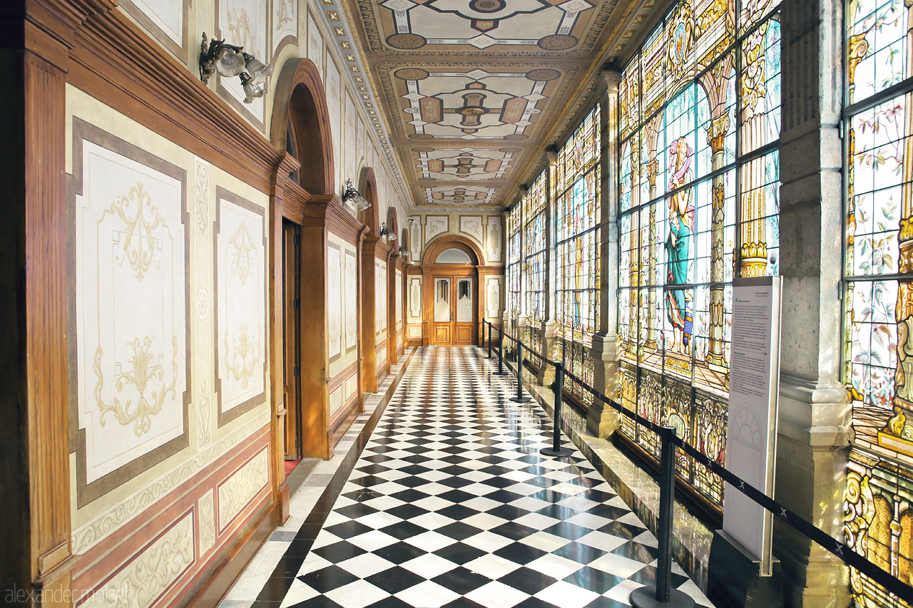 Foto von Glimpse of elaborate stained glass and checkered floors in a historic corridor of Miguel Hidalgo, Mexico City.