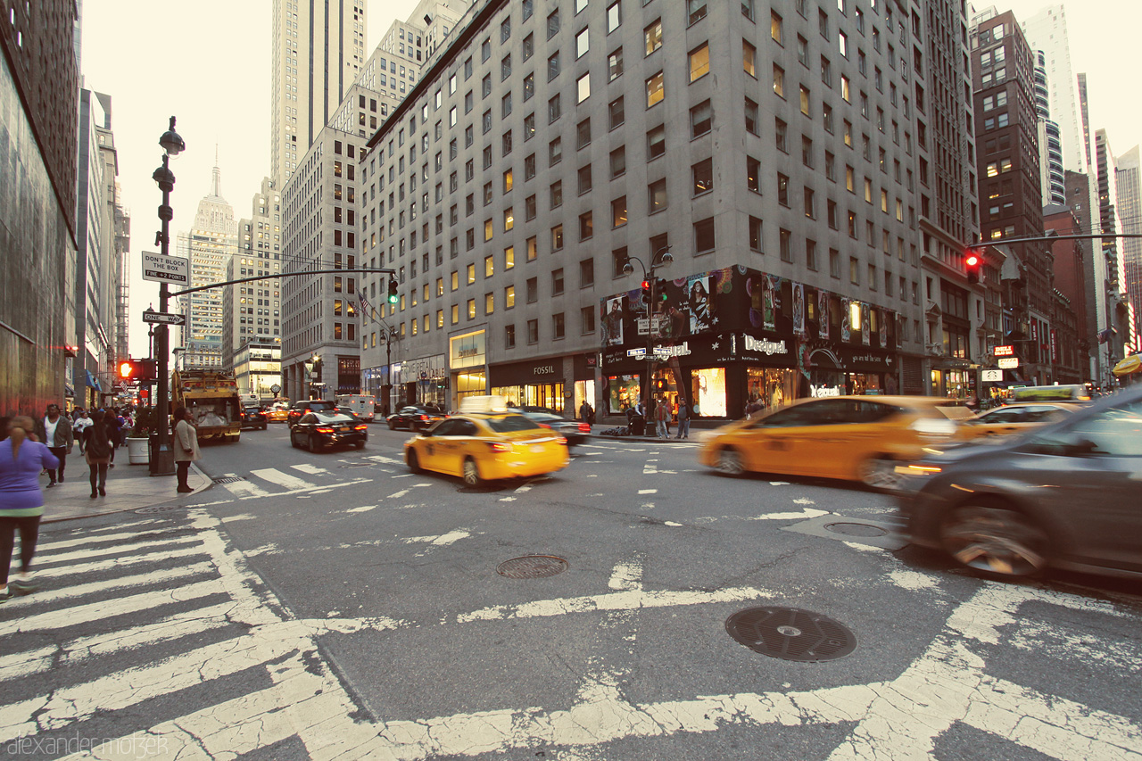 Foto von Belebte Straßen bei Nacht in New York