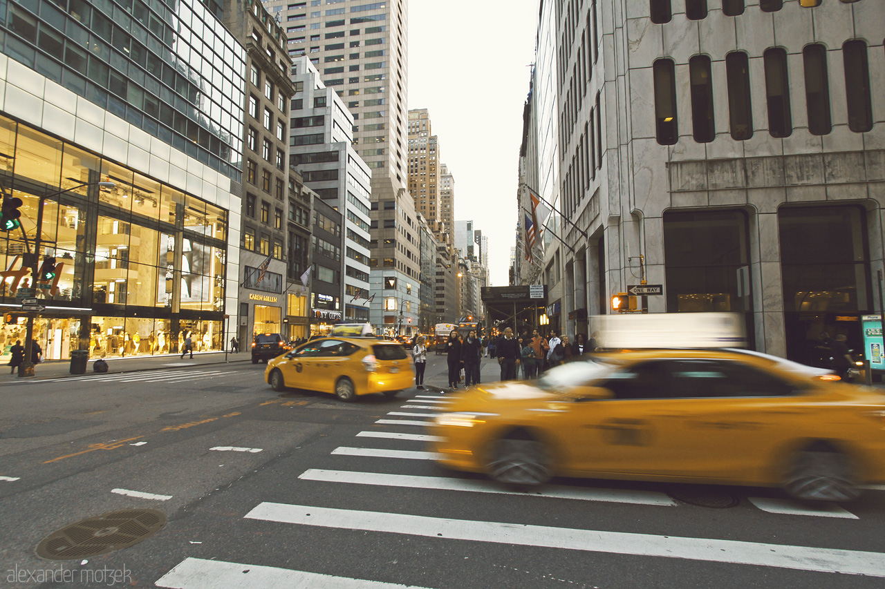 Foto von Belebte Straßen bei Nacht in New York