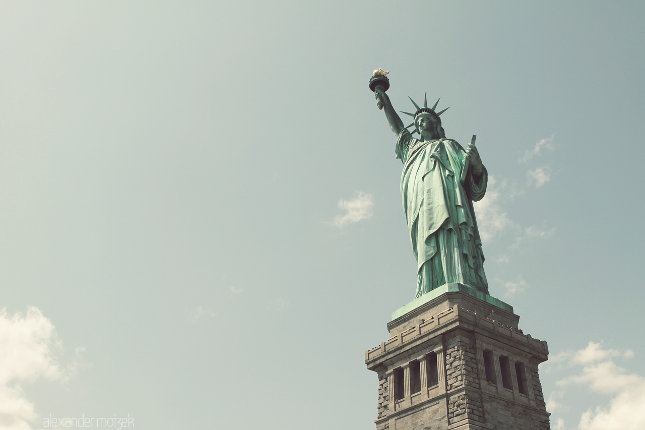 Foto von Die Freiheitsstatue von unten fotografiert