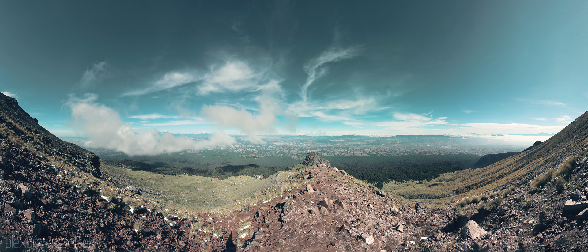 Cumbres Poblano Foto von Panoramic highland view from La Malinche, Puebla capturing the stunning expanse and essence of Mexico's terrain.