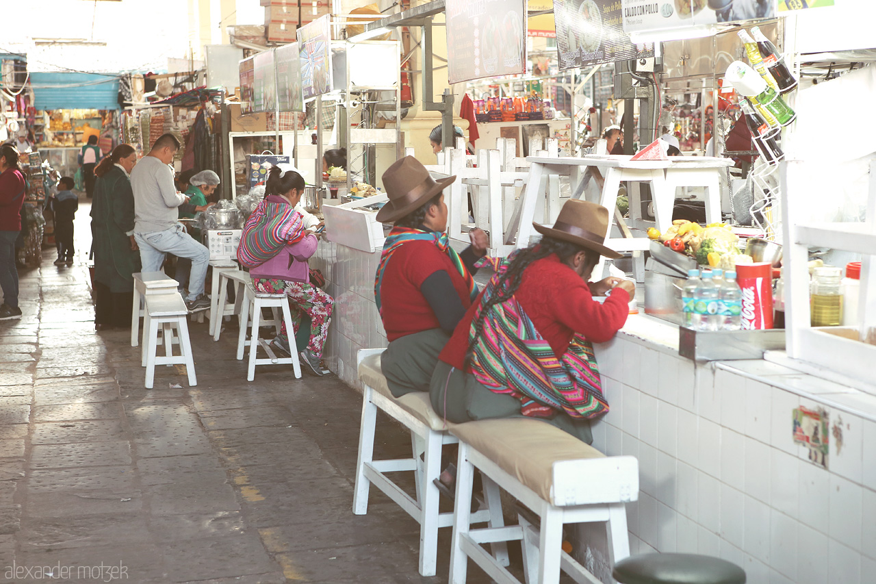 Foto von Frauen auf dem Markt San Pedro in Cusco