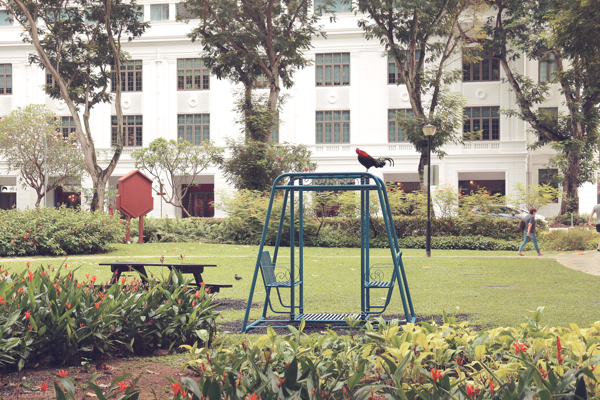 Kopitiam Chromosomes Foto von Colorful mural in Singapore blends Peranakan tiles, street art, and DNA—where culture and science meet in vibrant harmony.