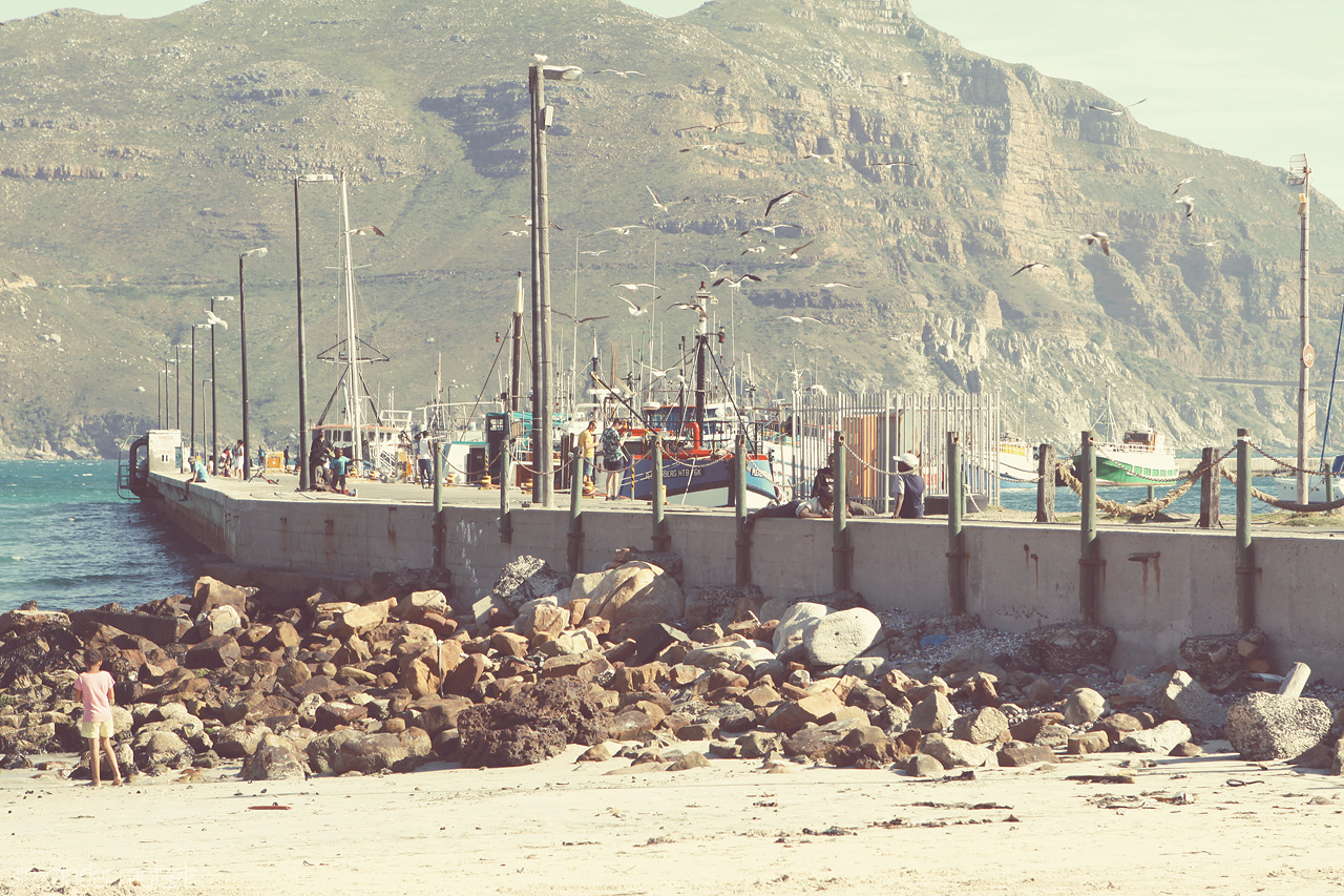 Foto von Blick auf das Fischerdörfchen Bay Harbour nahe Kapstadt, Südafrika