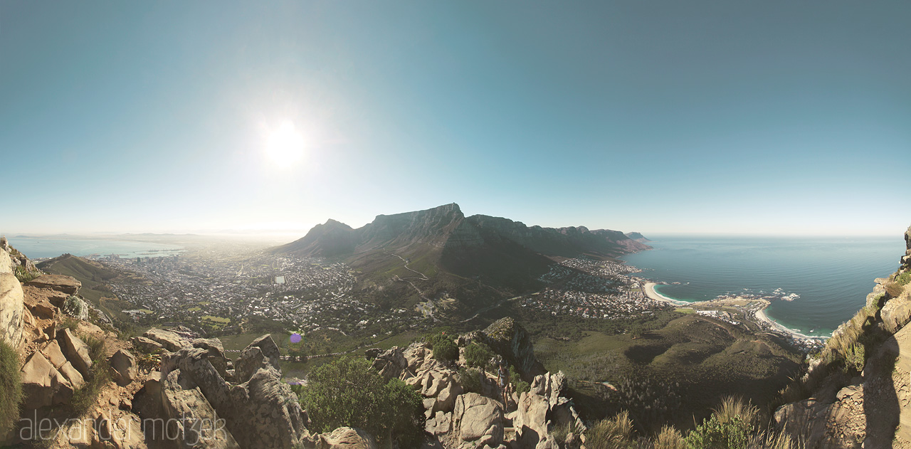 Foto von Blick vom Lion's Head auf den Tafelberg in Kapstadt am frühen Morgen
