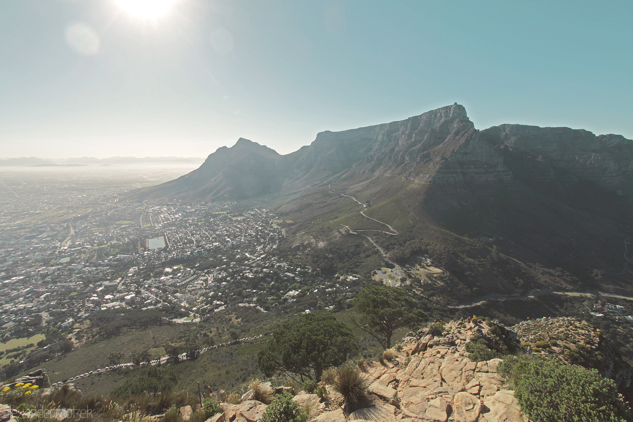 Foto von Der Tafelberg in Kapstadt am frühen Morgen