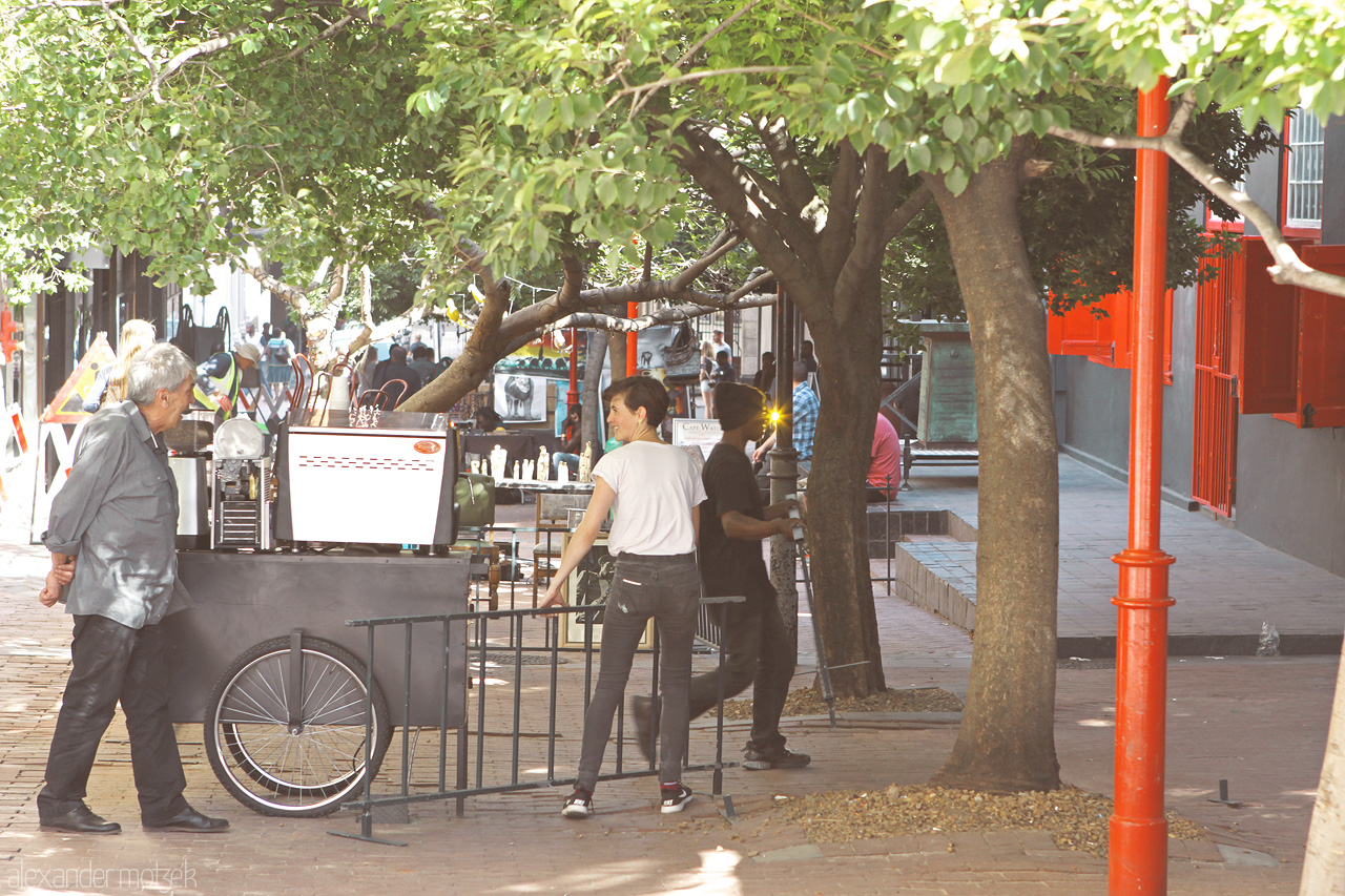 Foto von Mobiler Kaffeestand mit Barrista in der Innenstadt von Kapstadt