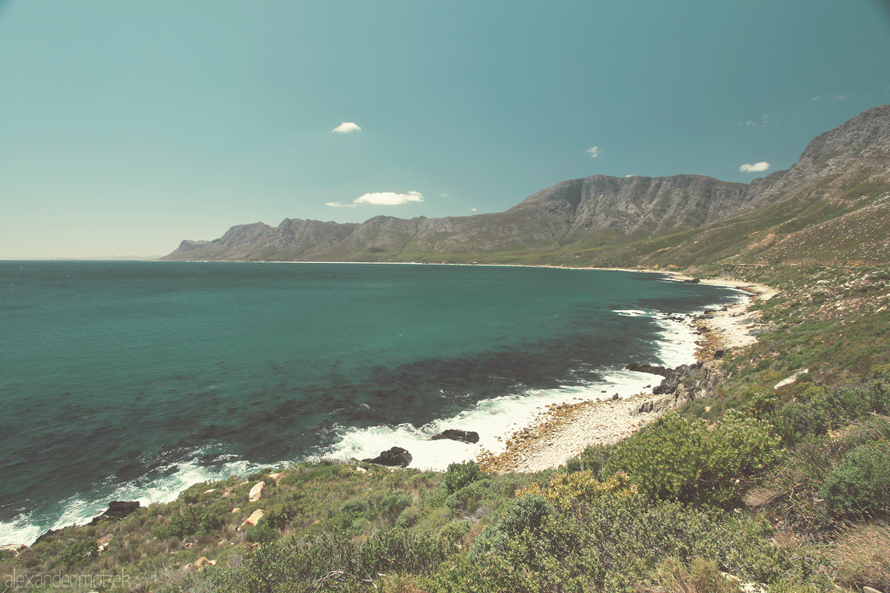 Foto von Türkisblaue Küste am False Bay vor Kapstadt