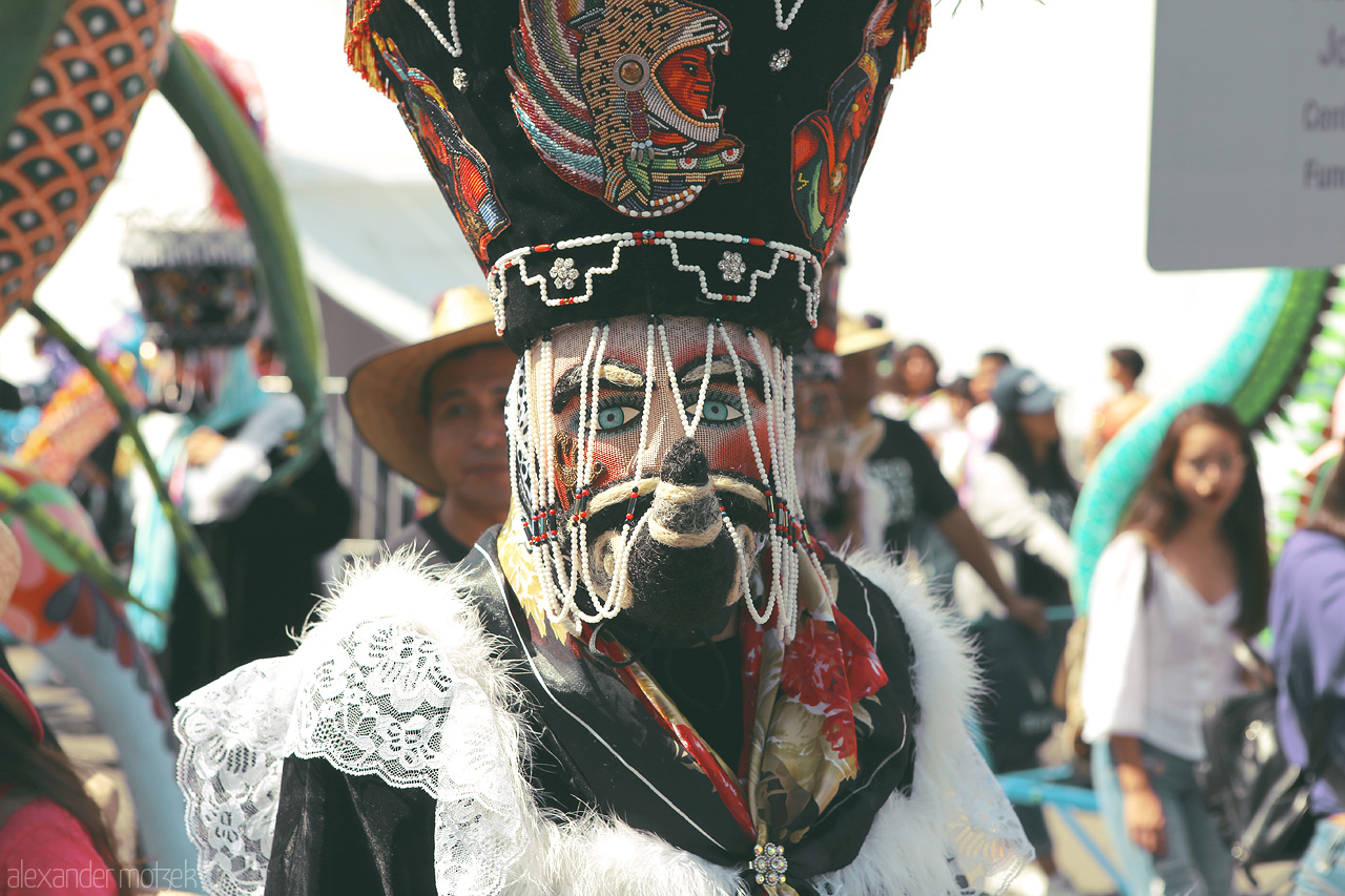 Día de los Muertos Foto von Traditional festivity in Cuauhtémoc, Mexico City, with vibrant costumes and masks.