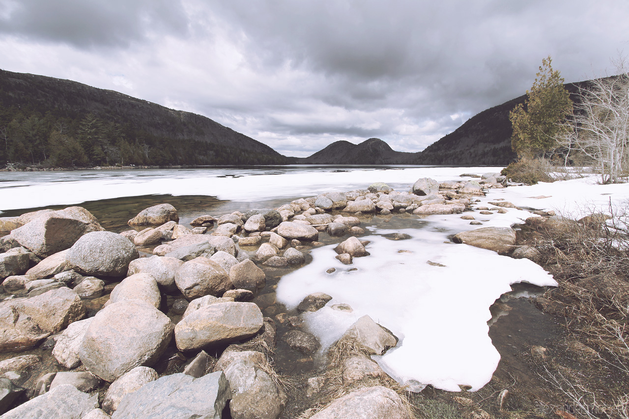 Foto von Gefrorener See mit Schnee im Acada Nationalpark